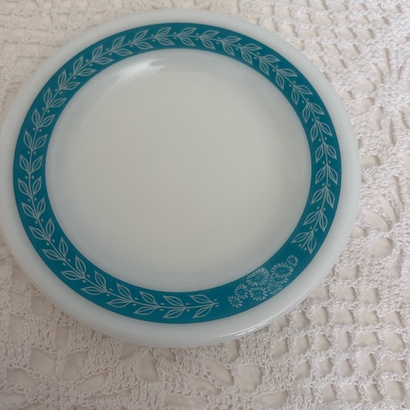 Vintage 60’s Pyrex Turquoise Laurel Leaf  Bluegrass Bread Plate Made In USA - Picture 1 of 4